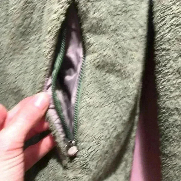 The North face green jacket size medium. In good used condition. - Picture 9 of 12